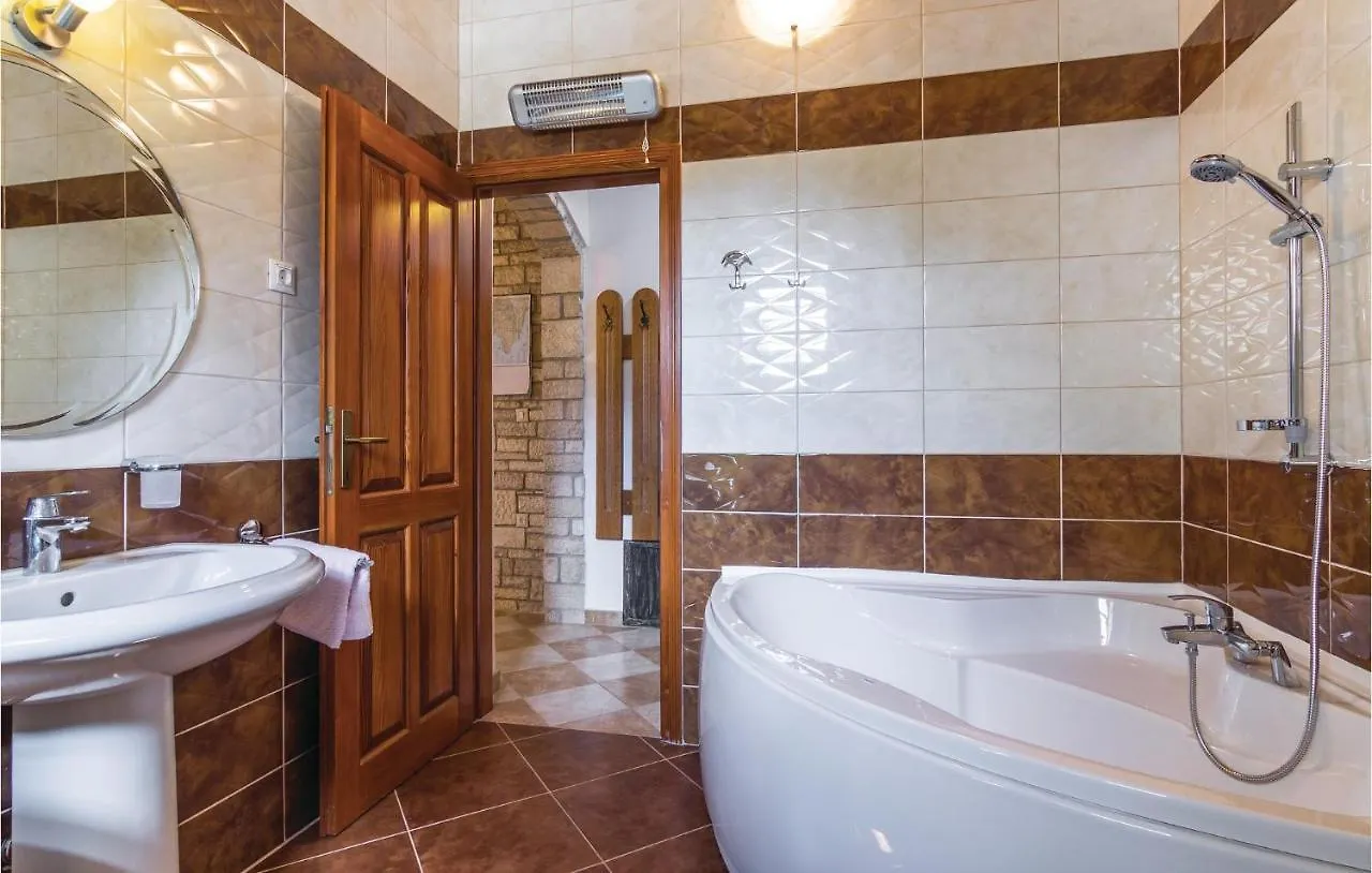 Amazing Home In Modrušani