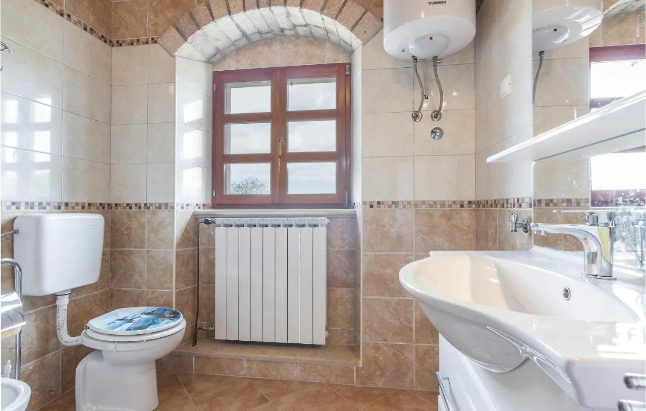 Amazing Home In Modrušani Vakantiehuis